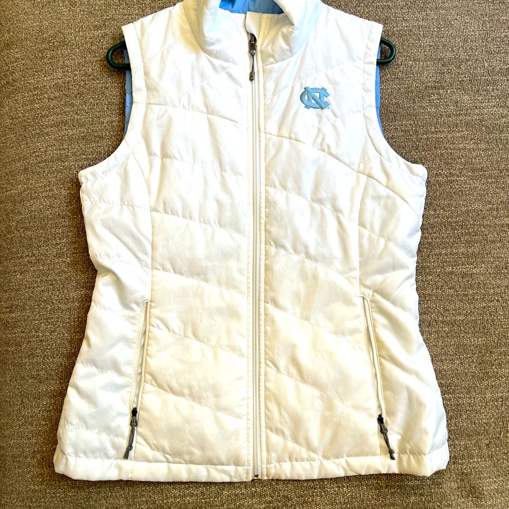 UNC  Columbia reversible vest slightly used in great condition worn twice.